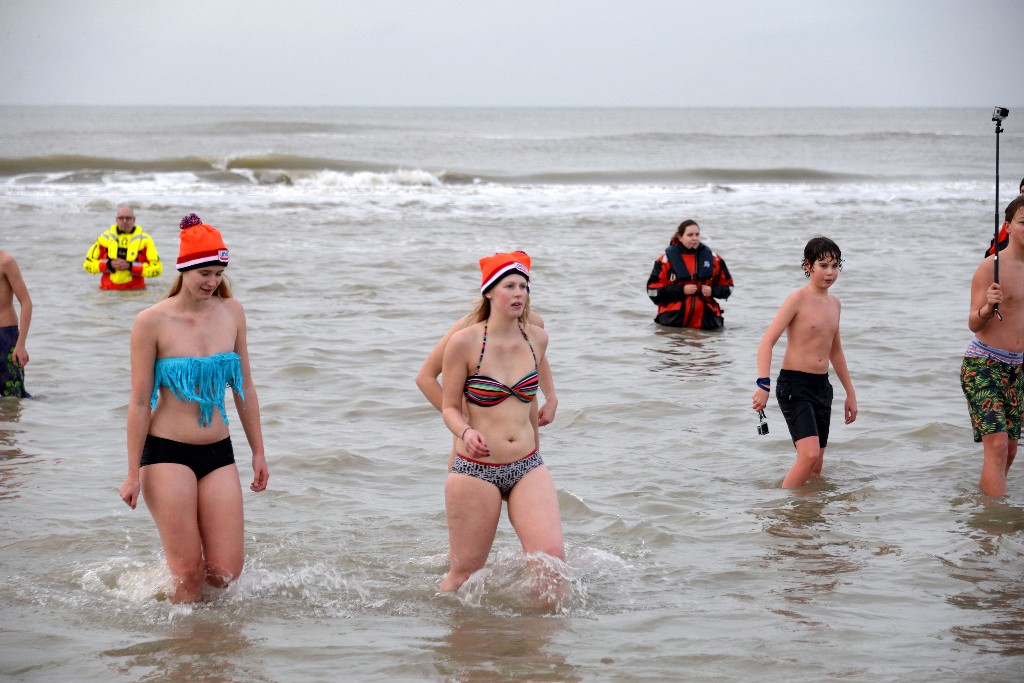 ../Images/Nieuwjaarsduik Nederzandt 2016 105.jpg